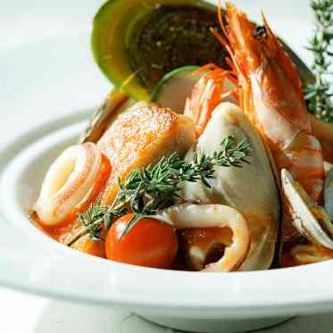 アネーリ大宮(旧:ヴィラ・デ・マリアージュさいたま) 大ぶりな海老と白身魚、イカのプロヴァンス風 濃厚な魚介スープと共に