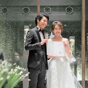 L2126 大切なゲストのみなさまの前で夫婦になったことを実感するワンシーン