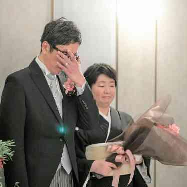 L2126 挙式とご披露宴の余韻と感動で胸がいっぱいのお父様