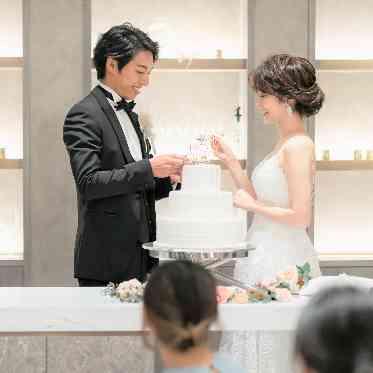 L2126 ファーストバイトで食べさせるケーキの量は愛情の大きさ!