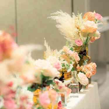 L2126 今年のトレンドは明るいカラーのお花