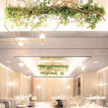 L2126 ナチュラルなグリーンをメインにした天井装飾も人気