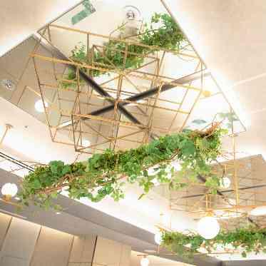 L2126 シンプルだからこそ一組一組オリジナルのコーディネートが叶うパーティ会場