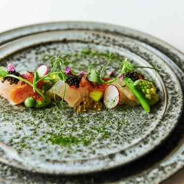 L2126 お箸を使うフレンチジャポネは和テイストが加わることで幅広い世代にも食べやすい