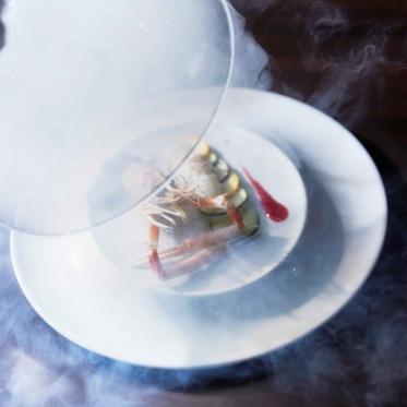 L2126 スモークを使ったお料理など、五感で楽しめるこだわりのお料理が楽しめる