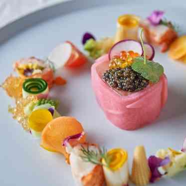 L2126 契約畑など、仕入れからこだわった旬の食材。素材そのものの美味しさを堪能できる