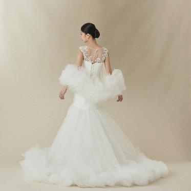 ロザンジュイア広尾迎賓館 動くたびに優雅に揺れるデザインが、花嫁の魅力を引き立てる