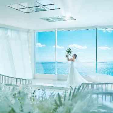 THE SURF SEASIDE SCENE MIYAKOJIMA （ザ・サーフ シーサイドシーン宮古島） 海の青さが際立つように
白で統一された清らかなチャペル