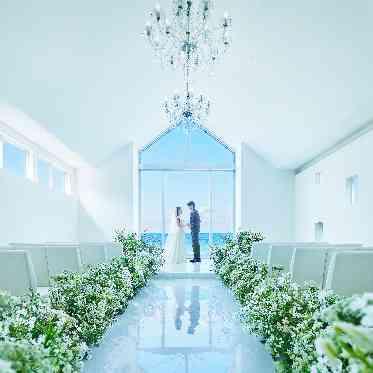 コバルトブルーの海を一望できる
オーシャンフロントチャペル