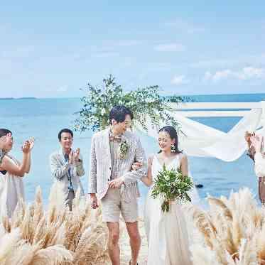 石垣島の海を見渡しながら行うビーチセレモニー