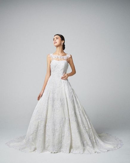 コンラッドバリインフィニティチャペル ドレス・衣装の写真1