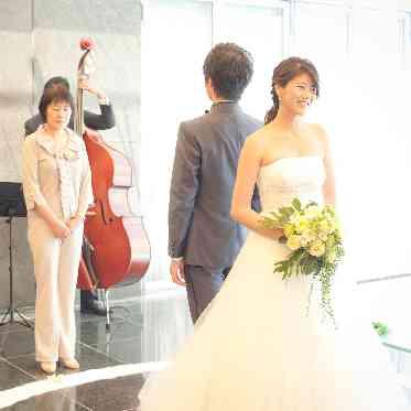 JASMAC YAKUMO(ジャスマック八雲) テラスでの挙式は大切なご両親のサポートと共に