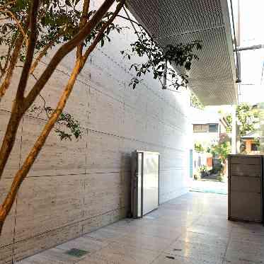 JASMAC YAKUMO(ジャスマック八雲) ゲストを出迎えるエントランスは装飾も自由