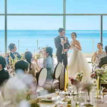 THE SURF SEASIDE TERRACE（ザ・サーフ シーサイドテラス） オーシャンビューの会場で、自然体に笑顔溢れる結婚式