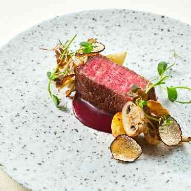 THE SURF SEASIDE TERRACE(ザ・サーフ シーサイドテラス) 素材を活かしたフレンチ料理に日本の繊細さをとりいれた"フレンチジャポネ"