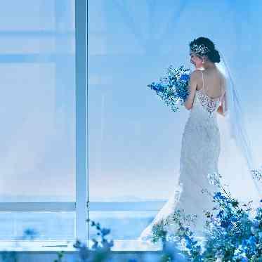 目の前に広がる空と海を見つめて