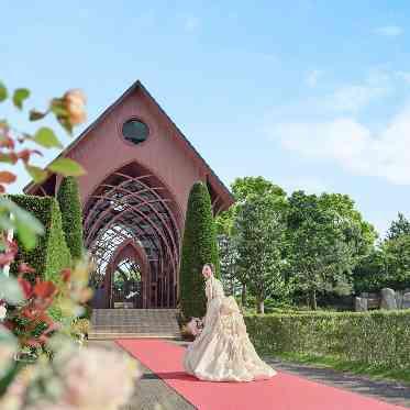 シェラトン・グランデ・トーキョーベイ・ホテル チャペルへ続く真っ赤なバージンロードは全長50m!