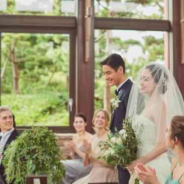 シェラトン・グランデ・トーキョーベイ・ホテル 窓からの自然光が気持ちよいガラスのチャペルで