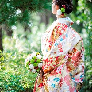 シェラトン・グランデ・トーキョーベイ・ホテル 広大なガーデンにはドレスだけでなく和装コーディネートもしっくりきます