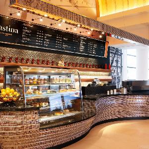 シェラトン・グランデ・トーキョーベイ・ホテル 【カフェトスティーナ】挙式前や披露宴後のリラックスタイムに♪