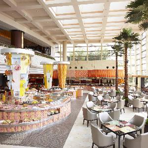 シェラトン・グランデ・トーキョーベイ・ホテル 【グランカフェ】人気のブッフェ・ダイニング