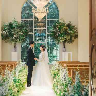 ザ・チェルシーコートおゆみ野ガーデン フォトウェディングにもおすすめの白と緑を基調とした明るいチャペル