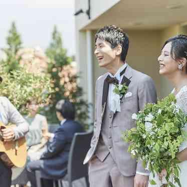 貸切邸宅に鳴り響く生演奏で非日常的な空間を