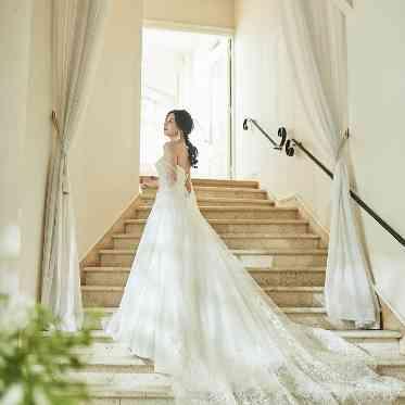 大階段はウェディングドレスが良く映えます