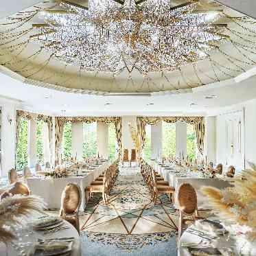 リーガロイヤルホテル大阪 ヴィニェット コレクション シャンデリアが特徴