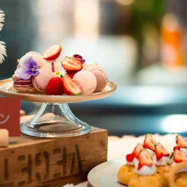 ヴェルミヨンバーグ名古屋 ●BRASSグループ 苺もつかってカラフルに!