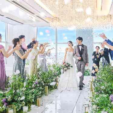 THE STYLE フラワーシャワーの祝福を受け、幸せの一日の始まり