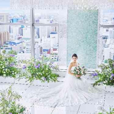 THE STYLE 花嫁を最も美しく輝かせる、大理石の床とシャンデリアの煌めき