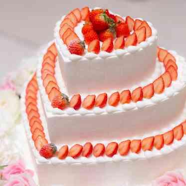 アーフェリーク迎賓館(岐阜)/テイクアンドギヴ・ニーズウェディング ハートのケーキはかわいくて写真映えもばっちり!