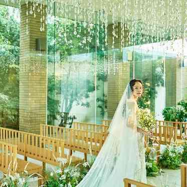水・光が溢れる洗練空間。永遠の愛を誓う特別なセレモニースペース