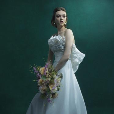 オリジナルドレスはすべて、ファッションの聖地イタリアで厳選された素材によって製作