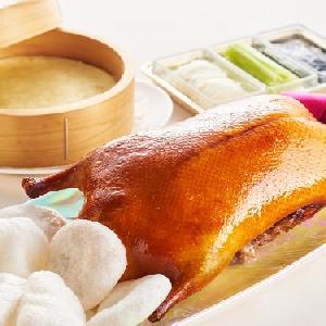 ホテル雅叙園東京 特製釜焼きペキン・ダック
披露宴会場内で提供する中国料理の代表作