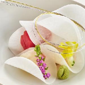 ホテル雅叙園東京 御作りは季節に合わせた旬の魚をお出しします