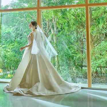 緑に囲まれたチャペルだからフォトシューティングにもおすすめ。