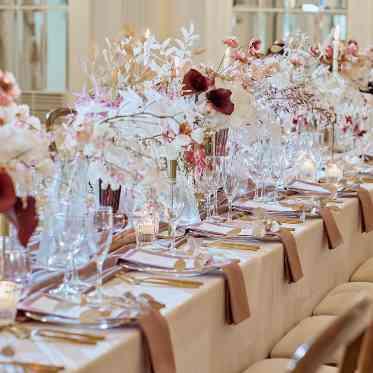 アーカンジェル迎賓館（宇都宮）/テイクアンドギヴ・ニーズウェディング 全館貸切なのでどこでもフォトスポットに