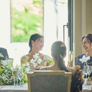 お食事会の中で、親御様への記念品贈呈をするのもおすすめ