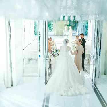 シャルマンシーナTOKYO 挙式入場前にお母様と一緒に歩くことができる「マザーズロード」