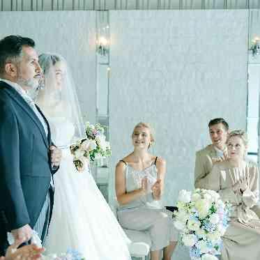 シャルマンシーナTOKYO これまでの人生を振り返りながら18mのバージンロードをゆっくりと歩む感動のシーン