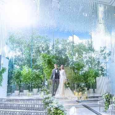 シャルマンシーナTOKYO 自然に包まれた開放的なチャペルでゲストからの温かな祝福を。