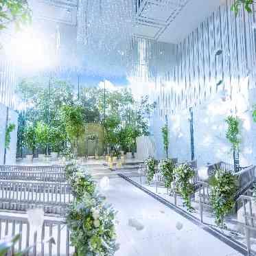 シャルマンシーナTOKYO 天井高6m、バージンロード18m、自然光が降り注ぐ壮大なチャペル