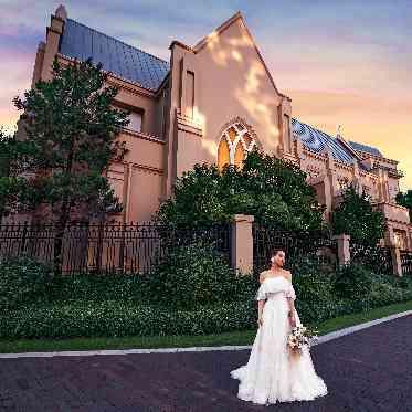 ホテルグランドティアラ南名古屋(旧ホテルグランドティアラ安城) 外から見ても絵になるフォトスポット。様々な角度から思い出のワンショットを。