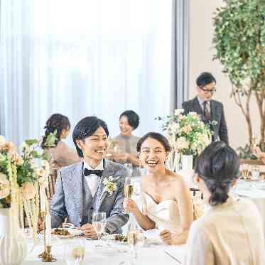 ホテルグランドティアラ南名古屋(旧ホテルグランドティアラ安城) 専属フラワーコーディネーターとお打合せをし、こだわりを詰め込んだ会場装花に!