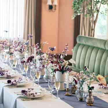 ホテルグランドティアラ南名古屋(旧ホテルグランドティアラ安城) ゲストテーブルは顔ぶれに合わせて長方形、円卓スタイル、どちらもご案内可能!