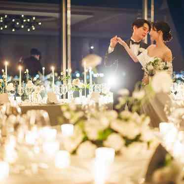 ホテルオークラ京都 地上60m、京都市内を一望できる眺め。窓の外の景色が印象的なパーティーを演出。