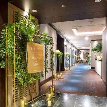 ホテルオークラ京都 専用の前室は、まるで邸宅の中へと誘う小道のような空間を演出している