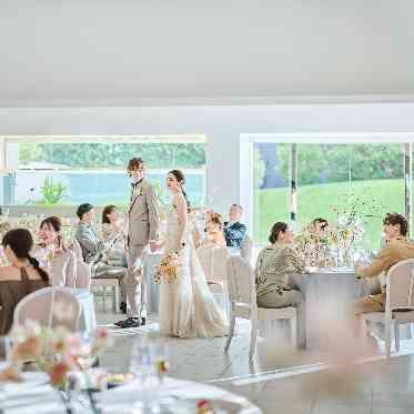 Mia Via(ミア ヴィア) 会場からもガーデンの緑が映える